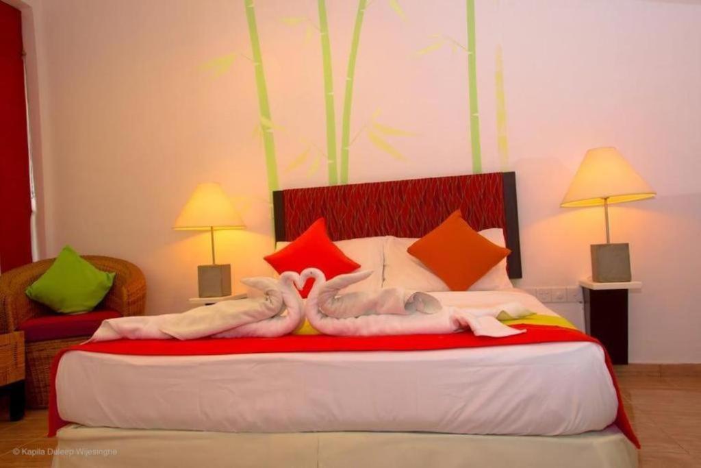 5000 m² dengan 7 kamar tidur dan 7 kamar mandi pribadi di Yala Tissamaharama Hotel Bagian luar foto
