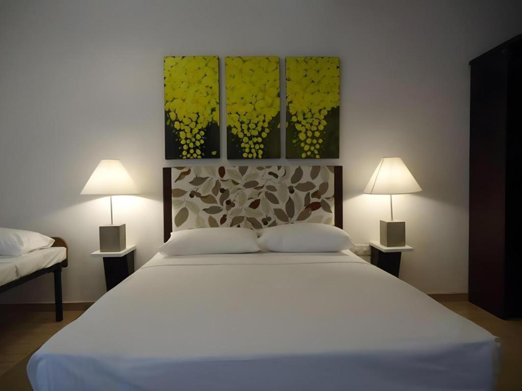 5000 m² dengan 7 kamar tidur dan 7 kamar mandi pribadi di Yala Tissamaharama Hotel Bagian luar foto