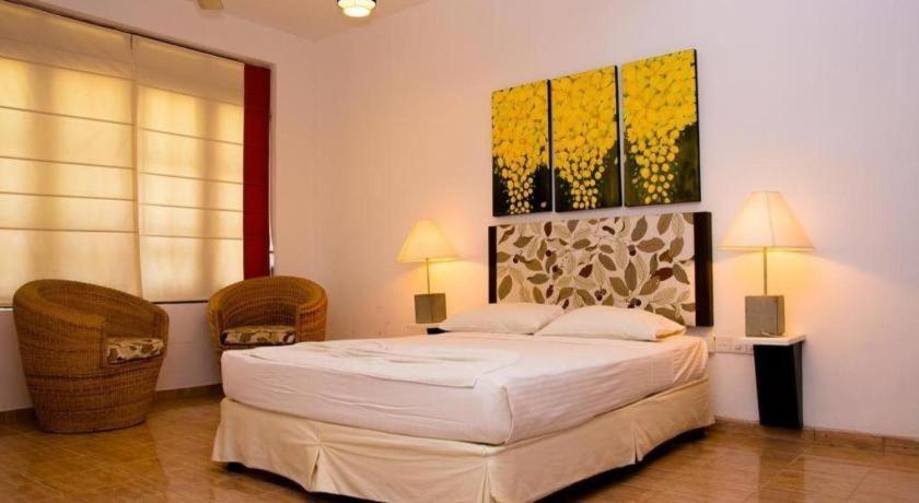 5000 m² dengan 7 kamar tidur dan 7 kamar mandi pribadi di Yala Tissamaharama Hotel Bagian luar foto