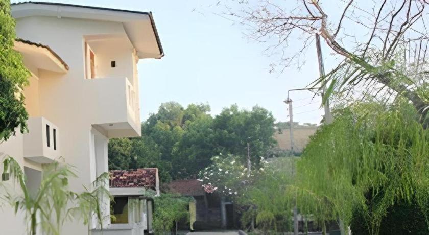 5000 m² dengan 7 kamar tidur dan 7 kamar mandi pribadi di Yala Tissamaharama Hotel Bagian luar foto