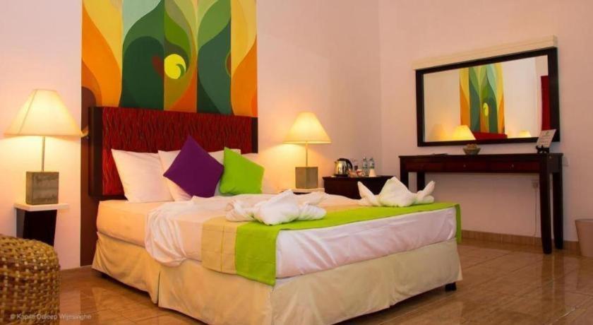 5000 m² dengan 7 kamar tidur dan 7 kamar mandi pribadi di Yala Tissamaharama Hotel Bagian luar foto
