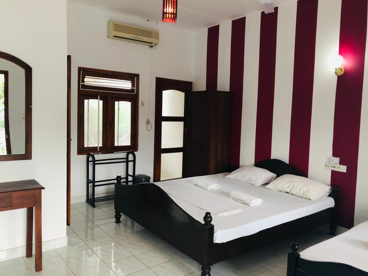 5000 m² dengan 7 kamar tidur dan 7 kamar mandi pribadi di Yala Tissamaharama Hotel Bagian luar foto