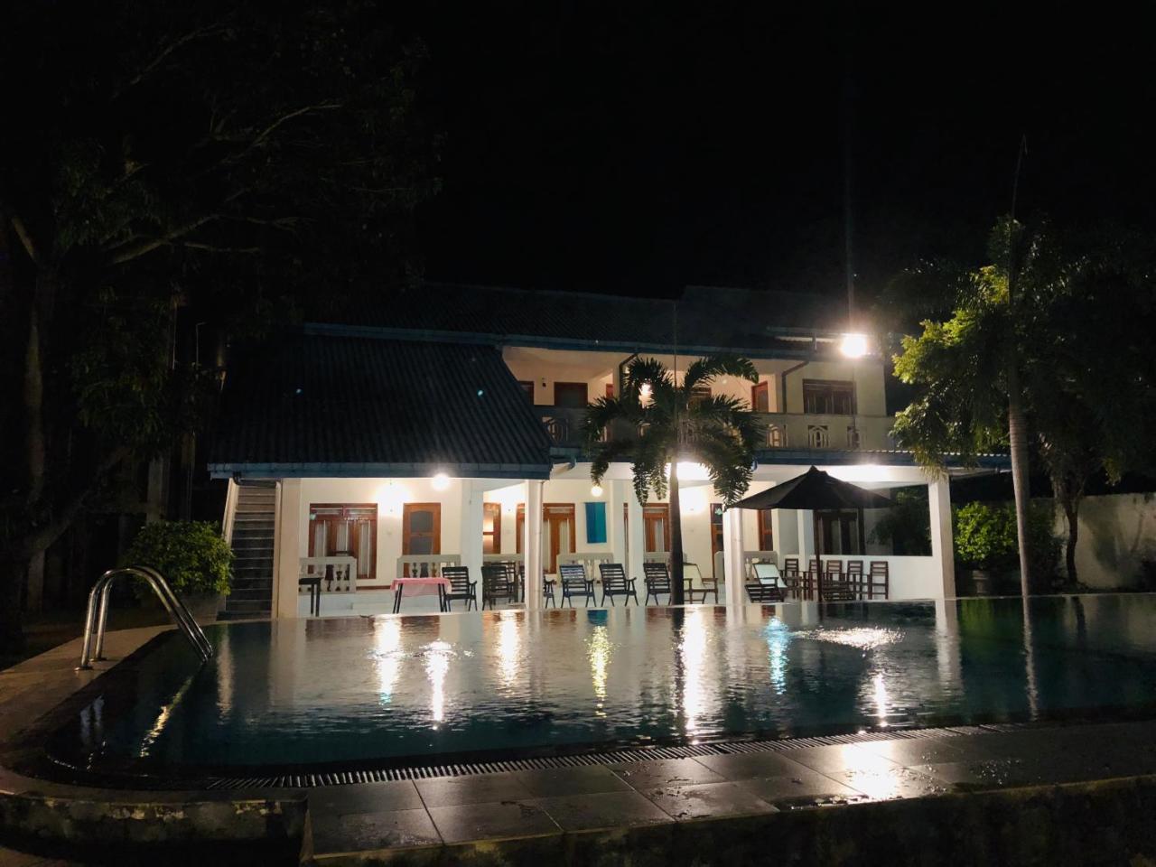 5000 m² dengan 7 kamar tidur dan 7 kamar mandi pribadi di Yala Tissamaharama Hotel Bagian luar foto