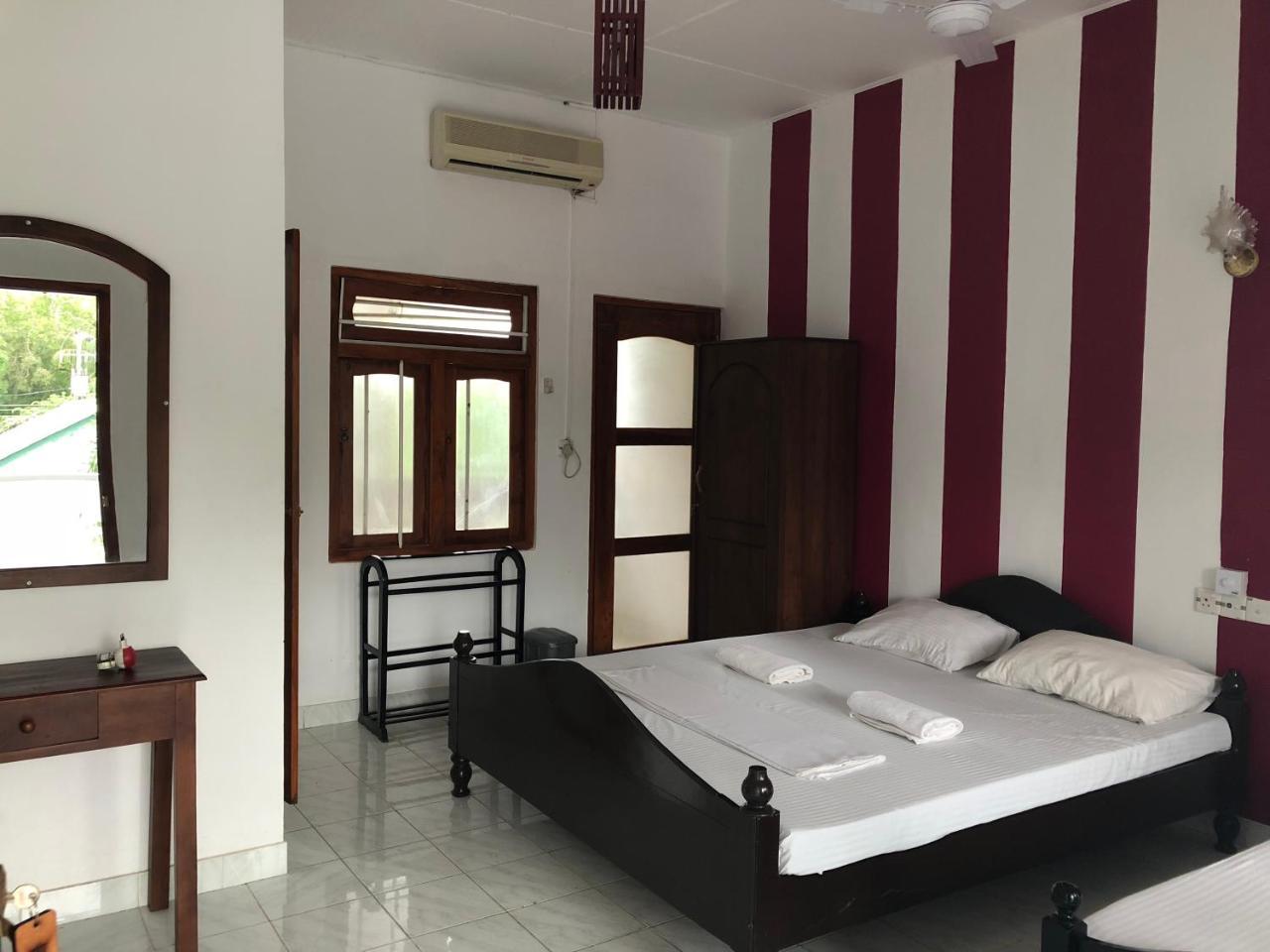 5000 m² dengan 7 kamar tidur dan 7 kamar mandi pribadi di Yala Tissamaharama Hotel Bagian luar foto